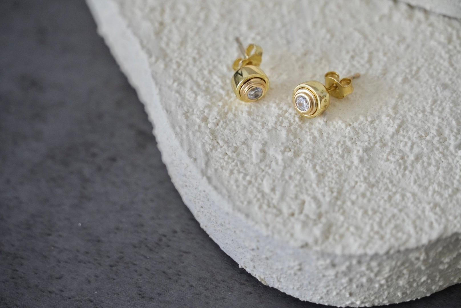 IT Solitaire Earrings – Interchangeable Personalized Stud Earrings with Birthstone or Initial Stones